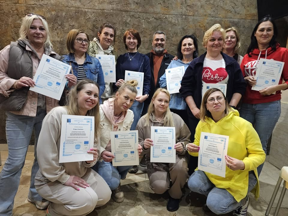 Large Polish teacher group with certificates after completing a Genista course